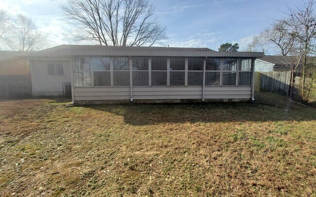 Building Photo - 3760 St Elmo Ave