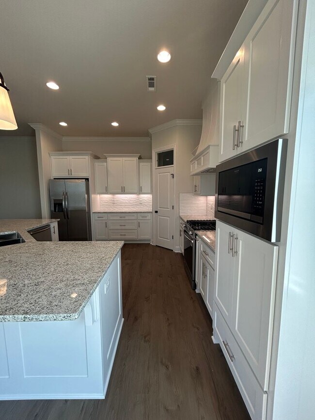 Building Photo - Beautiful Modern Home in Pea Ridge!