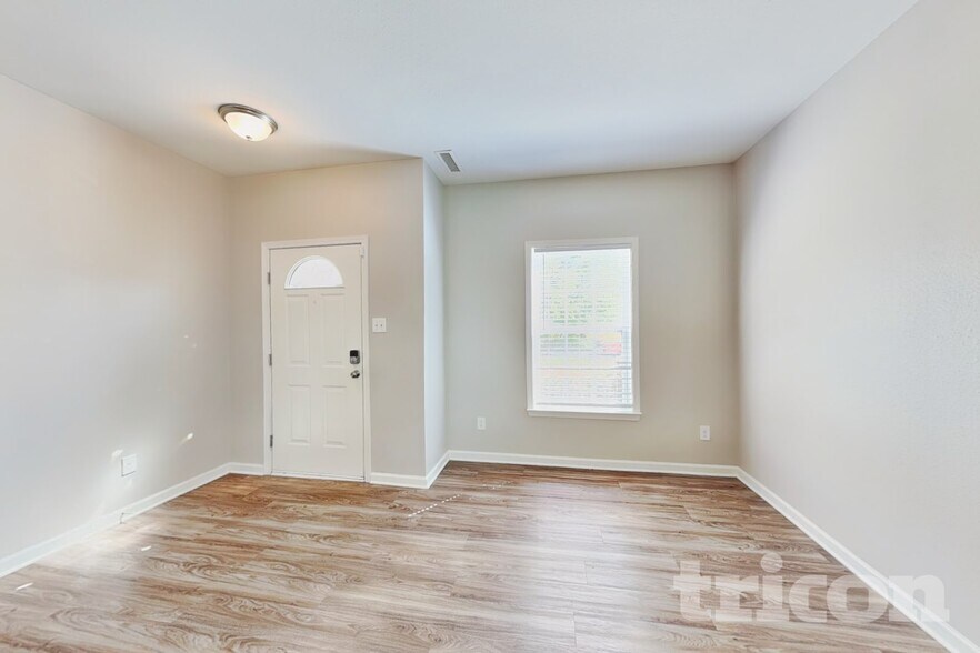 Building Photo - 807 Chastain Ave