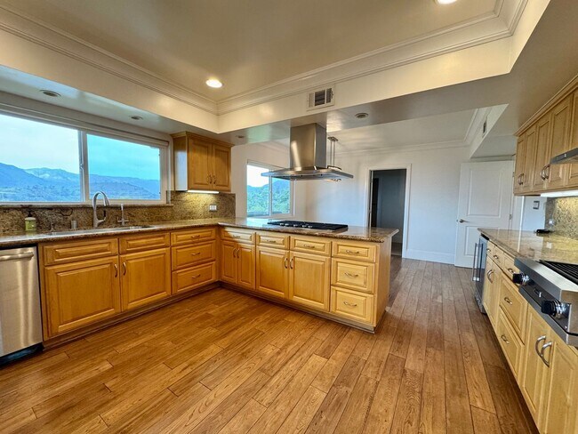 Building Photo - Magnificent views! Completely Private! One...