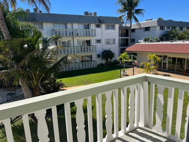 Building Photo - 15225 NE 6th Ave