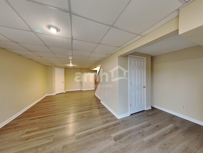 Building Photo - 753 Lakefield Dr