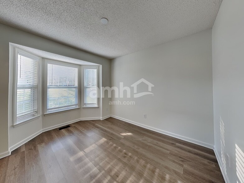 Building Photo - 205 Wood Green Dr