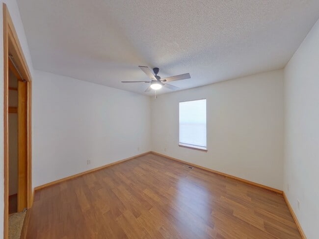 Building Photo - 804 N Longview Ct