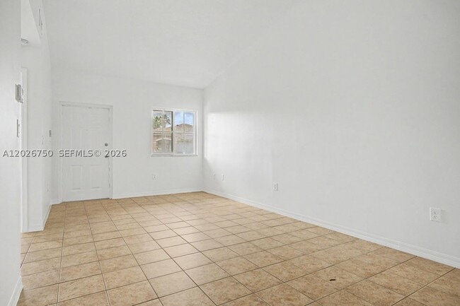 Building Photo - 1241 SE 29th St