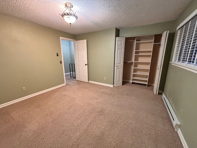 Building Photo - 2 Bedroom, 1.5 Bathroom Townhome Available...