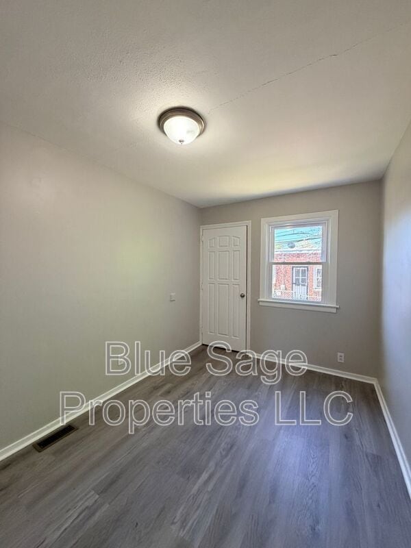 Building Photo - 1012 Burnside Rd