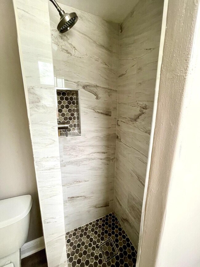 Building Photo - 908 Buena Vista Dr