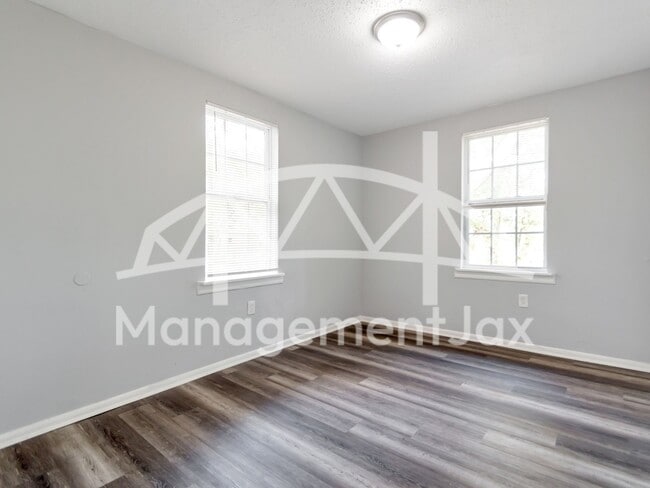 Building Photo - 1165 Hart St