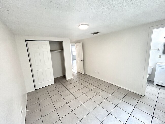 Building Photo - 5723-5725 9th Street Circle East