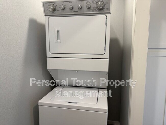 Building Photo - 808 7th Ave S