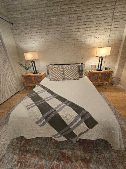 Building Photo - 1009 Jefferson St