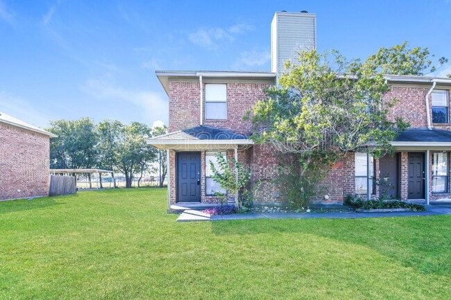 Primary Photo - 5841 Shadydell Dr