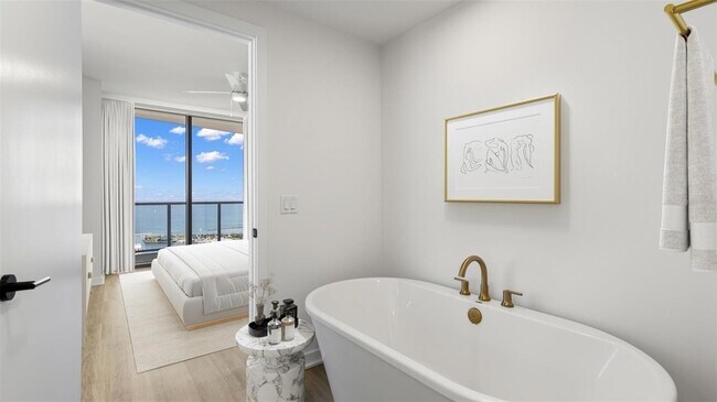 Building Photo - 225 1st Ave N