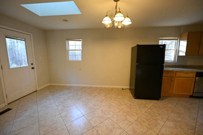 Building Photo - Stunning 3BR / 3BA Home on 2.48 Acres – Hillsborough, NC