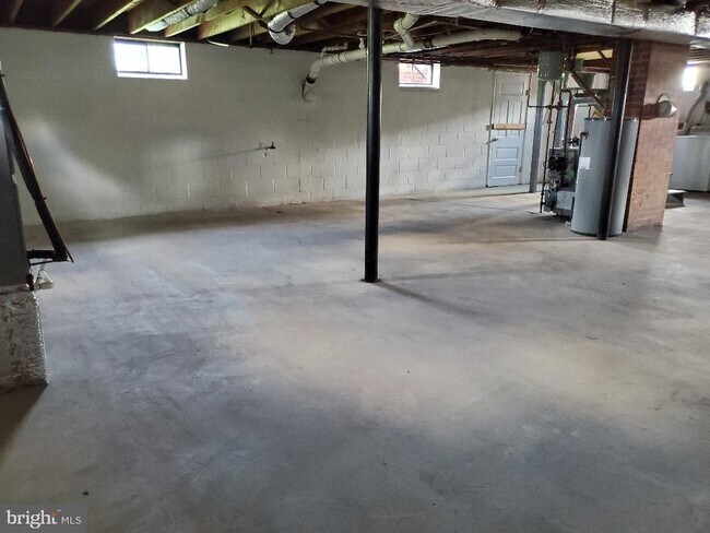 Building Photo - 326 Wellham Ave