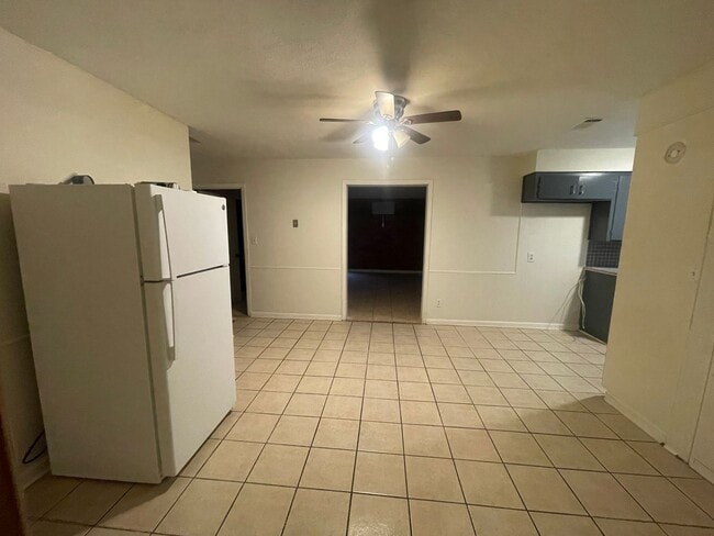 Building Photo - Spacious Inside & Out