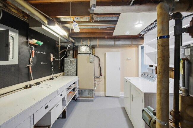 Building Photo - 3410 Calwagner St