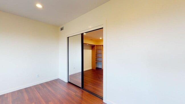 Building Photo - Kensington Beauty!