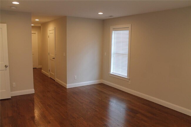 Building Photo - 880 Willard Ave