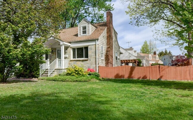 Building Photo - 72 Colonial Dr