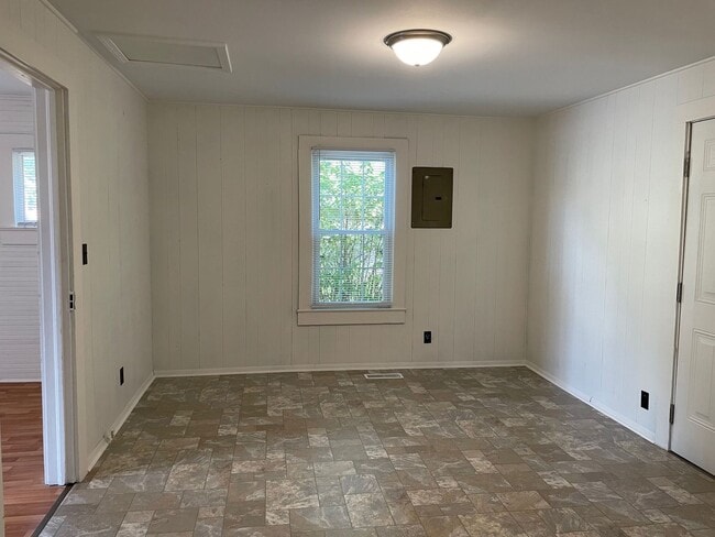 Building Photo - 2 BED, 1 BATH HOME LOCATED IN ASHEBORO OFF...