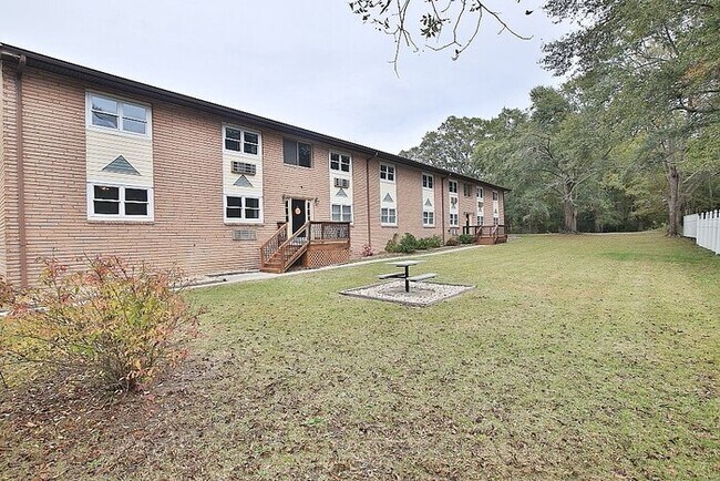 Building Photo - 1219 Lakeview Dr NW