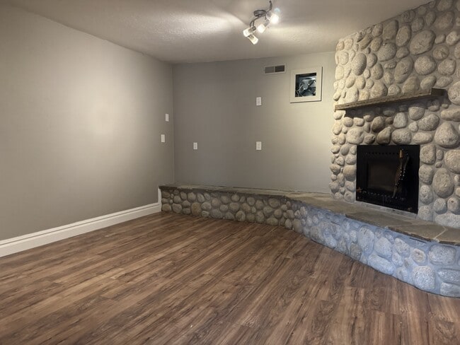 Building Photo - 325 W 100 N