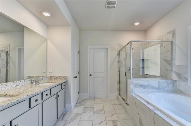 Building Photo - 1661 Silver Crst Wy