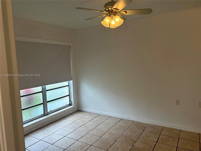 Building Photo - 1600 NE 114th St