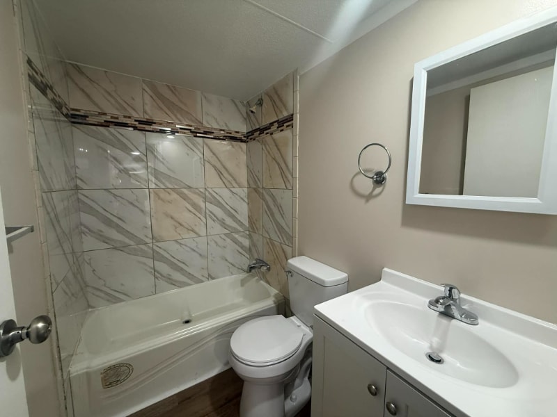 Building Photo - 1236 N Oaklane Rd