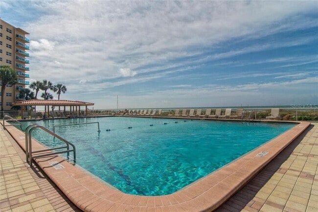 Building Photo - 880 Mandalay Ave