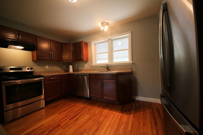 Building Photo - 4317 Sunshine Dr