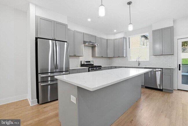 Building Photo - 222 Hermitage St