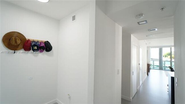 Building Photo - 7918 Harbor Island Dr