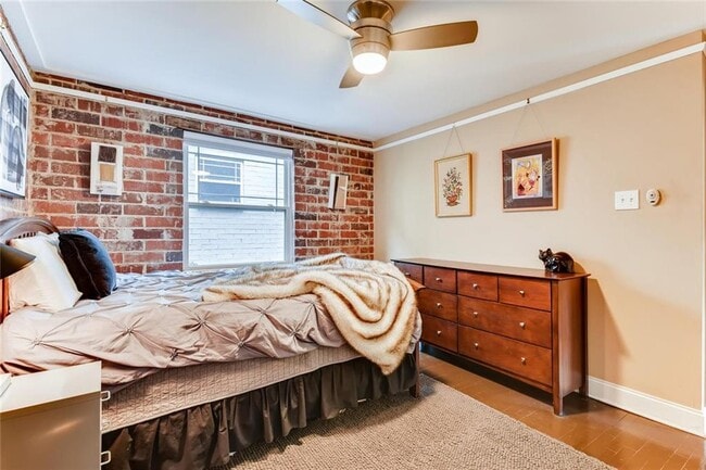 Building Photo - 24 Daniel St SE