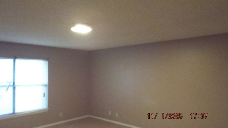 Building Photo - 1827 Leander