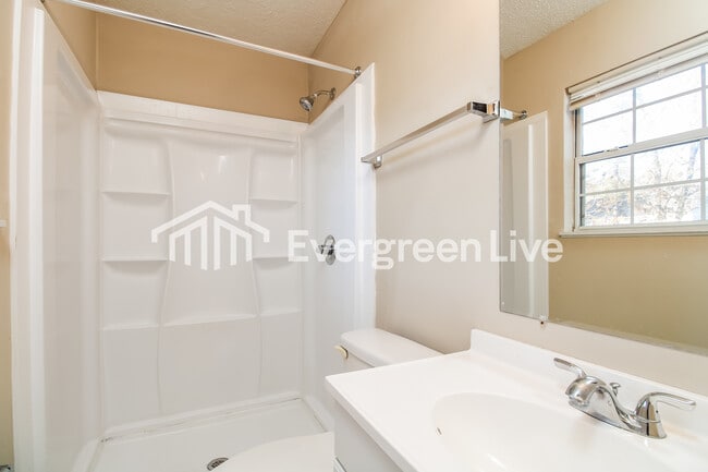 Building Photo - 425 Forest Grove Cir