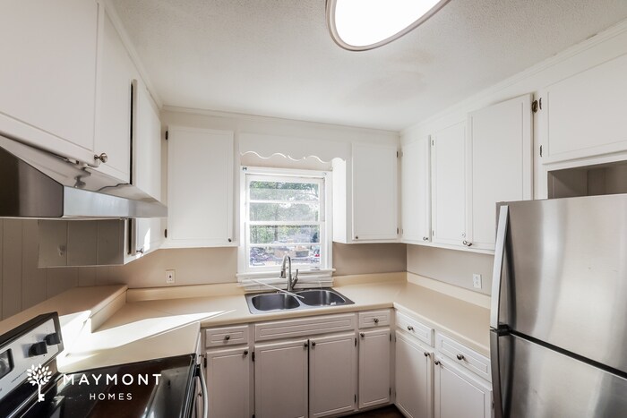 Building Photo - 5207 Pinedale Dr