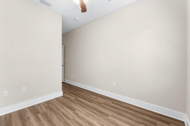 Building Photo - 118 N Sand Palm Rd