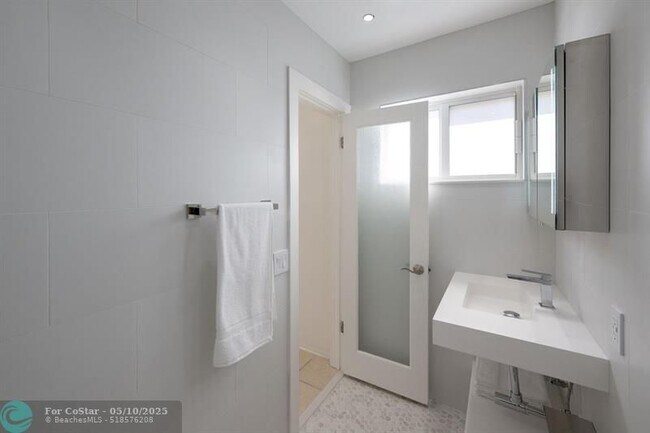 Building Photo - 928 Orange Isle
