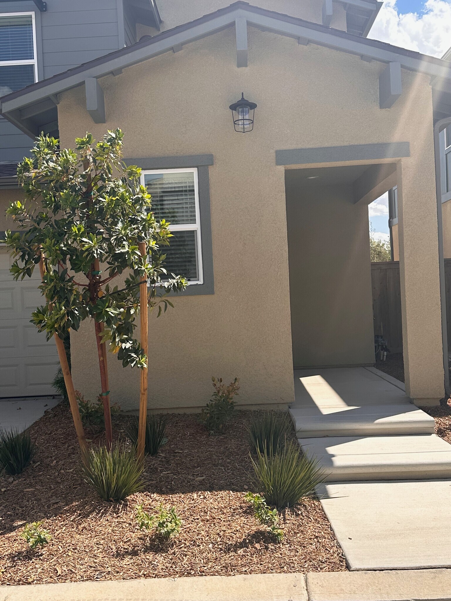 Building Photo - 696 Philip Way