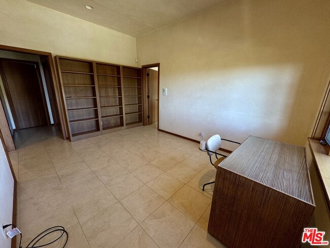 Building Photo - 401 Nicholas Ln