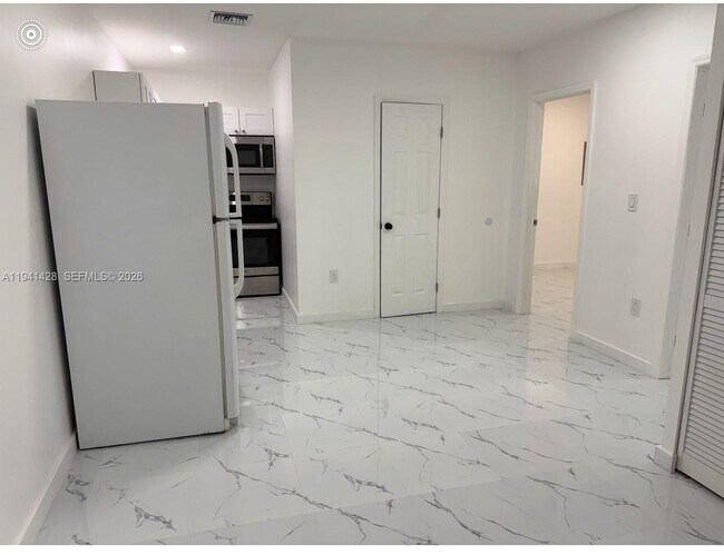 Building Photo - 4200 SW 96th Ave