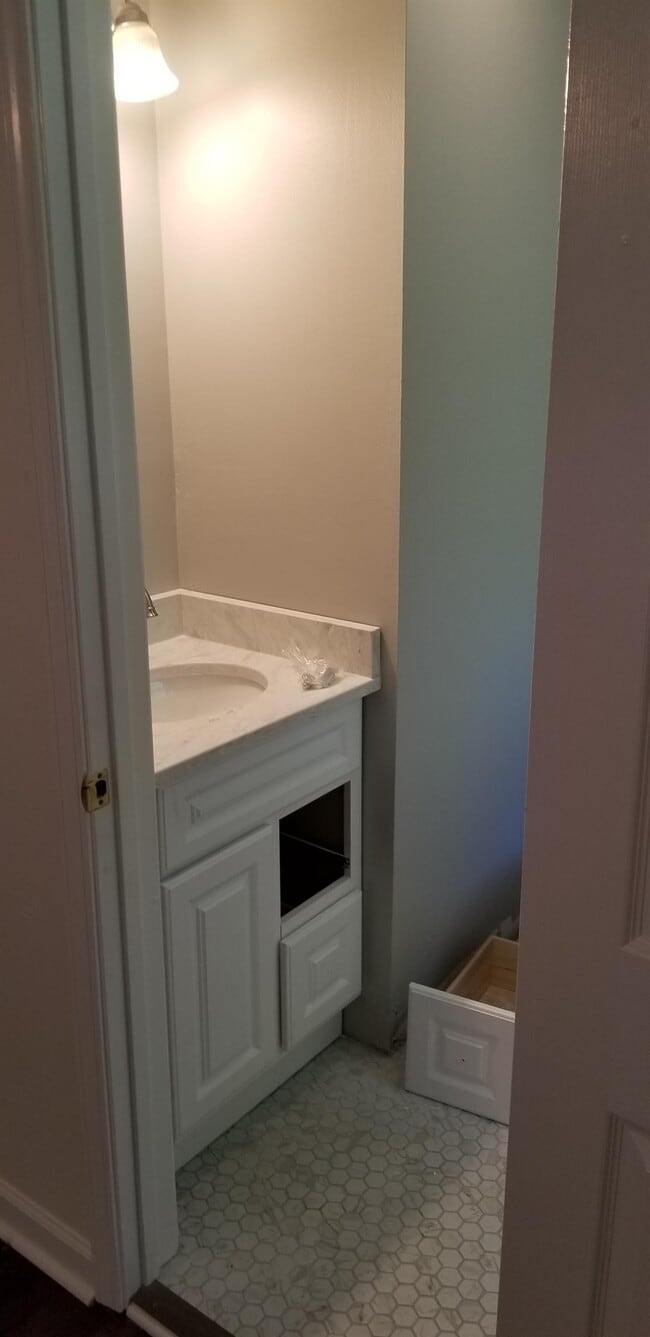 Building Photo - 1620 Riverside Dr