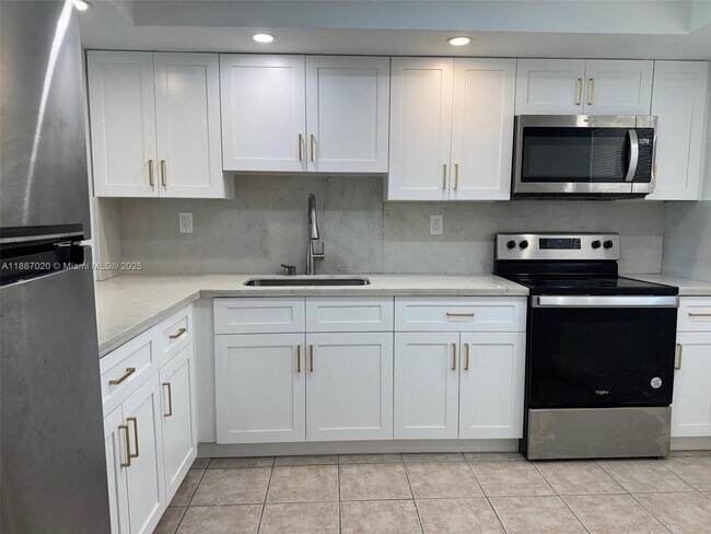 Building Photo - 5100 SW 90th Ave