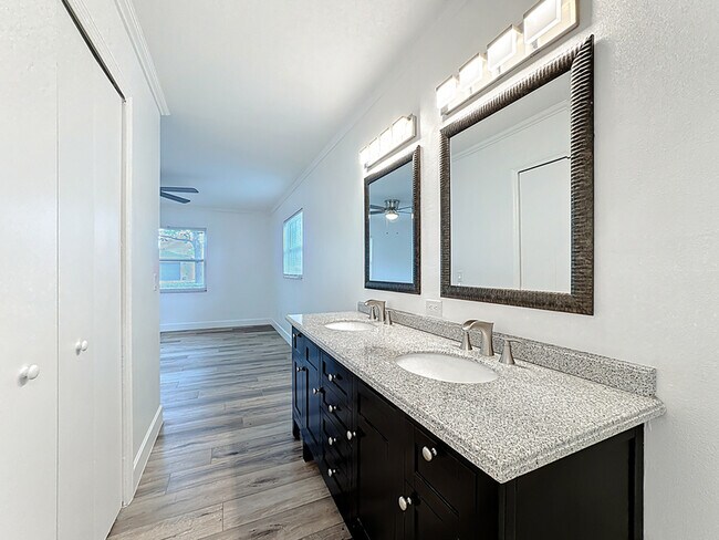 Building Photo - 3149 Nicholson Dr