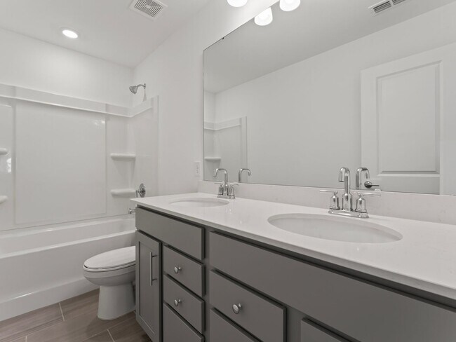 Building Photo - 5 Bed + 3 Bath Single Family Home in Charl...