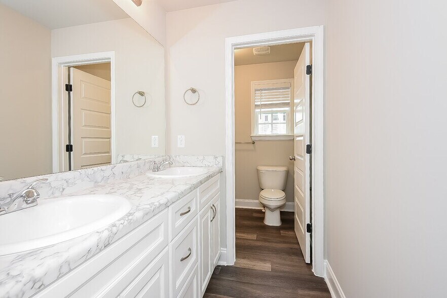 Building Photo - 77 Rosemont Ct