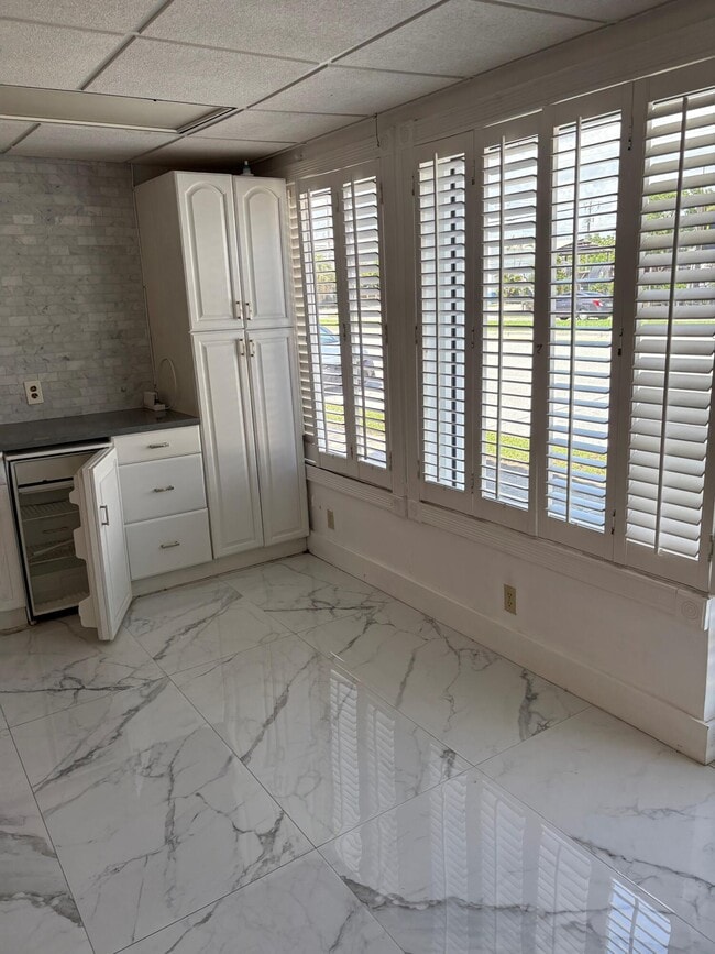 Building Photo - 2745 N Federal Hwy